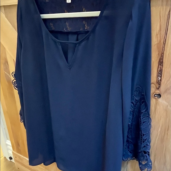 BOGO! 💙Eyeshadow Plus Top💙 - Picture 8 of 11